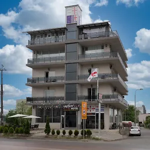Otel Carleone, Batum